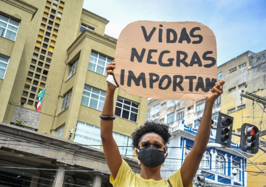 DeficiÃªncia de polÃ­ticas pÃºblicas atinge maioria negra