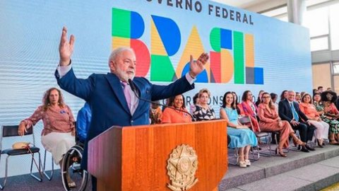 Lula anuncia programa para distribuiÃ§Ã£o de absorventes pelo SUS