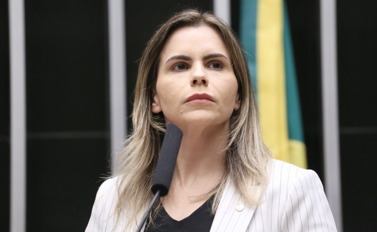 Comissão aprova projeto que garante atendimento por mulher a meninas vítimas de violência sexual  