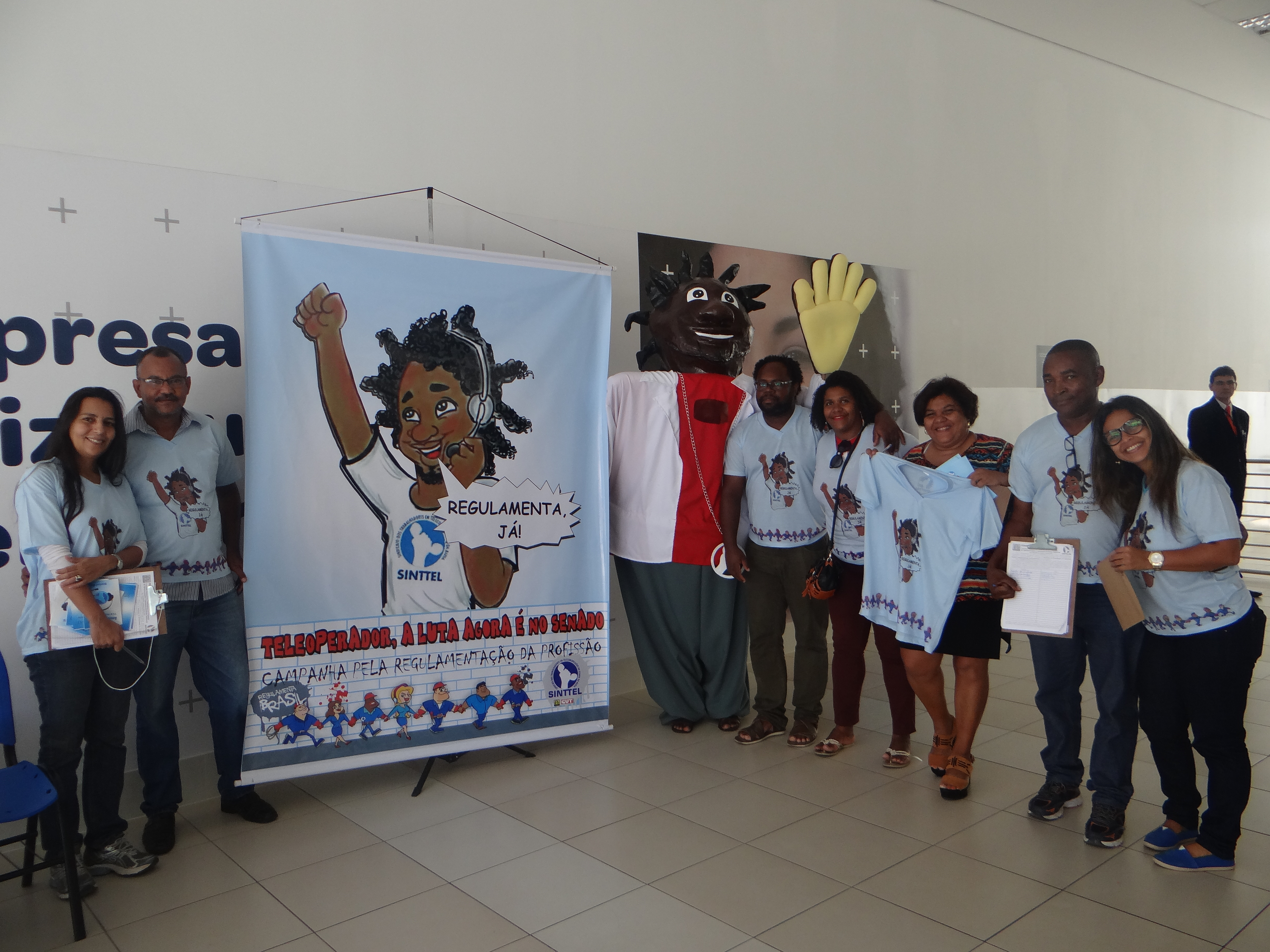 IrreverÃªncia marca lanÃ§amento da campanha pela regulamentaÃ§Ã£o do teleoperador 